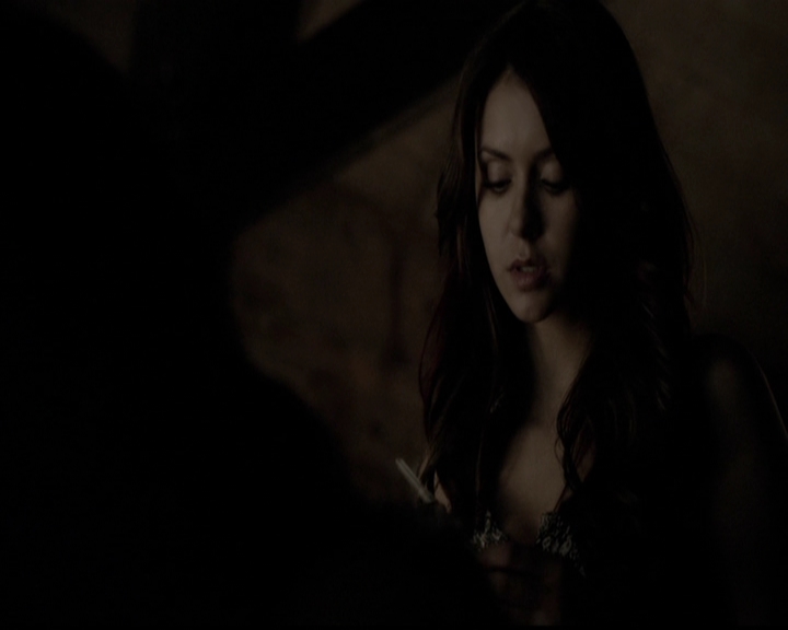 VampireDiariesWorld-dot-org_5x11-500YearsOfSolitude2200.jpg