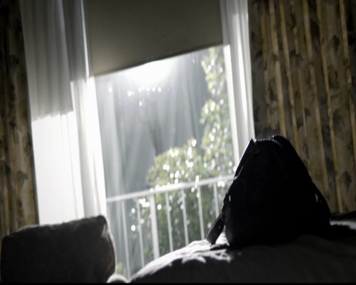 VampireDiariesWorld-dot-org_5x12TheDevilInside2905.jpg