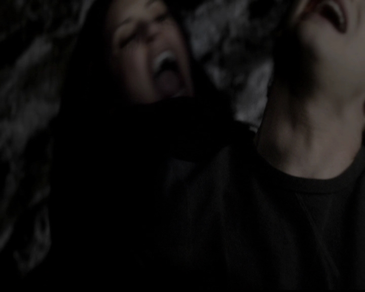 VampireDiariesWorld-dot-org_5x12TheDevilInside4036.jpg