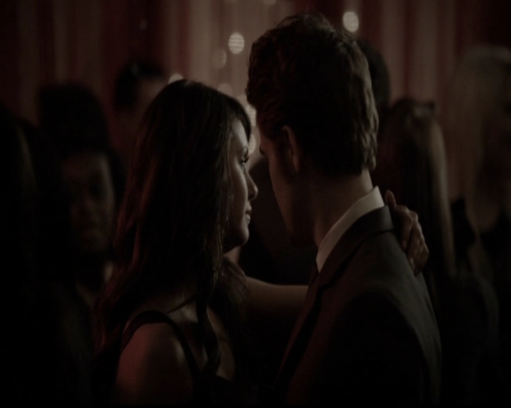 VampireDiariesWorld-dot-org_5x13TotalEclipseOfTheHeart1038.jpg
