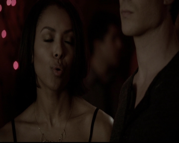 VampireDiariesWorld-dot-org_5x13TotalEclipseOfTheHeart1219.jpg