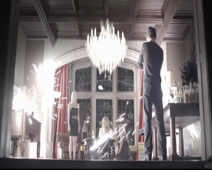 VampireDiariesWorld-dot-org_5x13TotalEclipseOfTheHeart1617.jpg