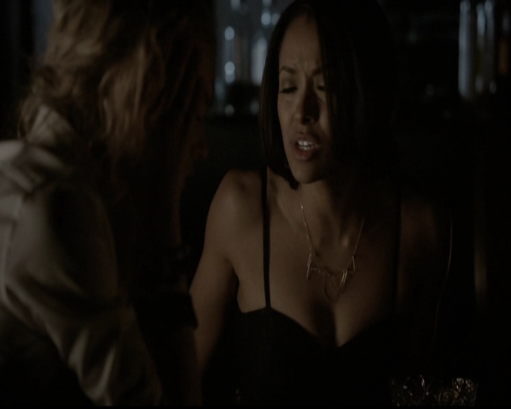 VampireDiariesWorld-dot-org_5x13TotalEclipseOfTheHeart1729.jpg
