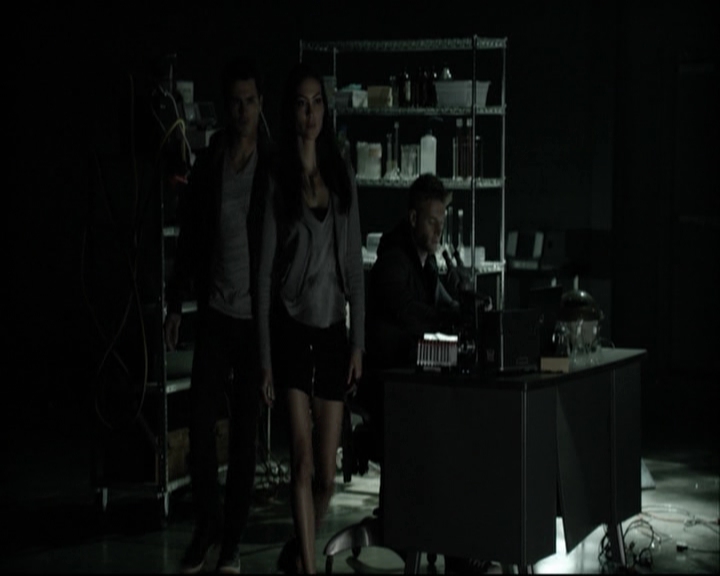 VampireDiariesWorld-dot-org_5x14NoExit-deletedscene2449.jpg