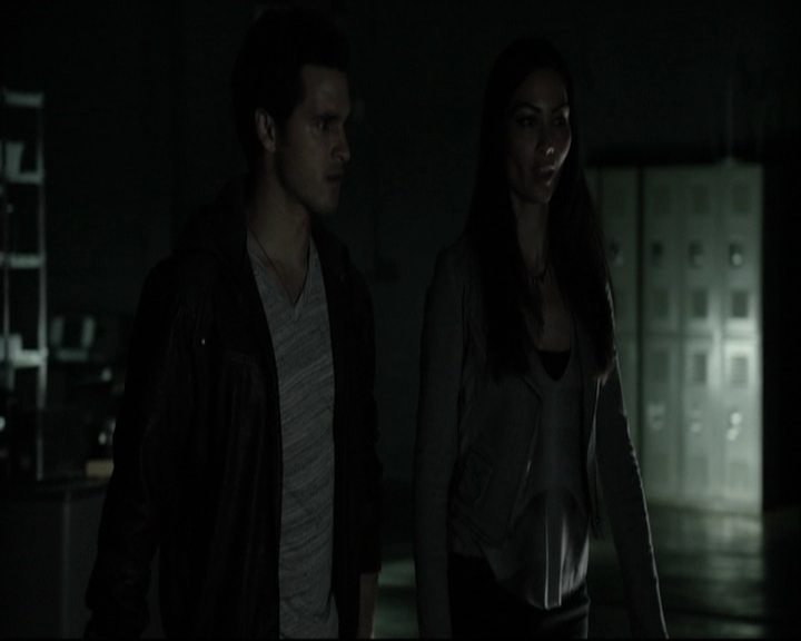 VampireDiariesWorld-dot-org_5x14NoExit-deletedscene2454.jpg