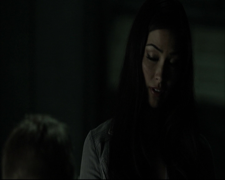 VampireDiariesWorld-dot-org_5x14NoExit-deletedscene2485.jpg