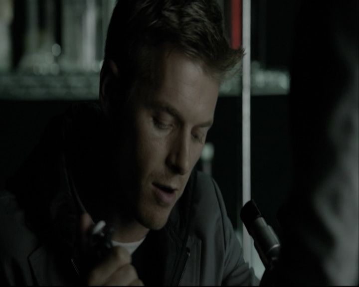 VampireDiariesWorld-dot-org_5x14NoExit-deletedscene2494.jpg