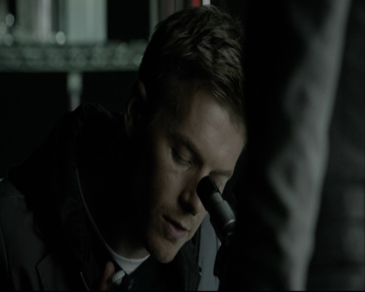 VampireDiariesWorld-dot-org_5x14NoExit-deletedscene2495.jpg