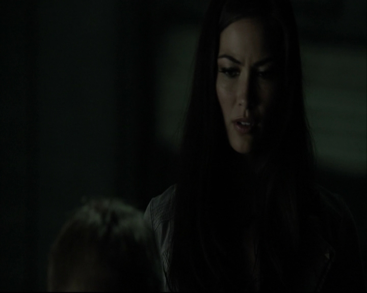 VampireDiariesWorld-dot-org_5x14NoExit-deletedscene2503.jpg