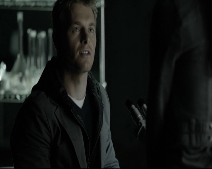 VampireDiariesWorld-dot-org_5x14NoExit-deletedscene2512.jpg