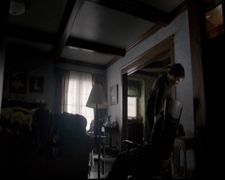 VampireDiariesWorld-dot-org_5x14NoExit0500.jpg