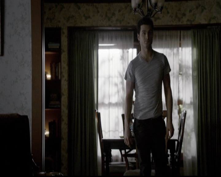 VampireDiariesWorld-dot-org_5x14NoExit0705.jpg