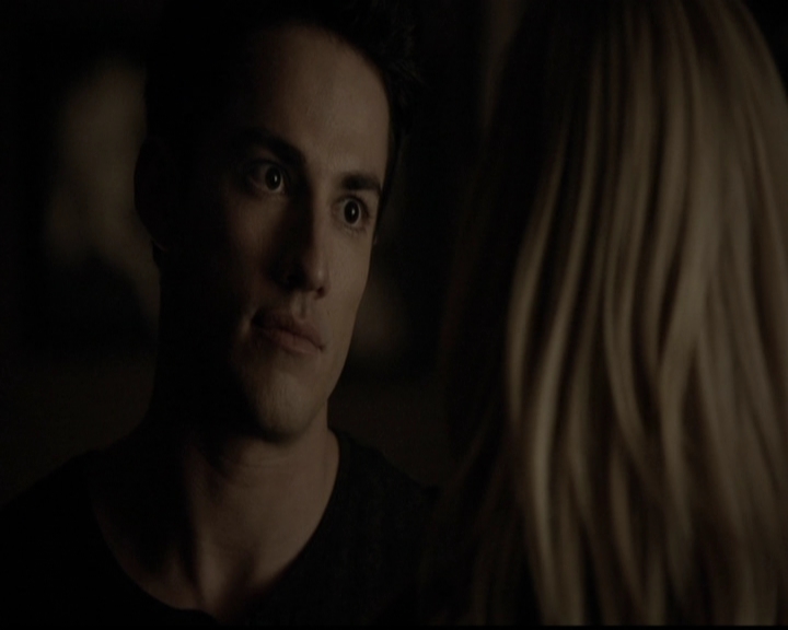 VampireDiariesWorld-dot-org_5x14NoExit2000.jpg