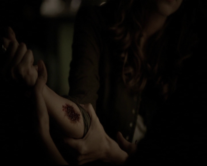 VampireDiariesWorld-dot-org_5x14NoExit2206.jpg