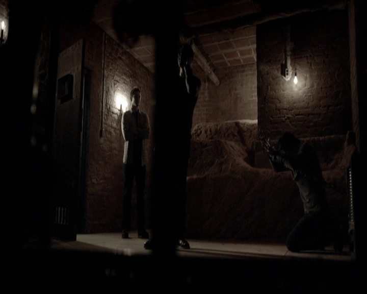 VampireDiariesWorld-dot-org_5x16WhileYouWereSleeping0304.jpg