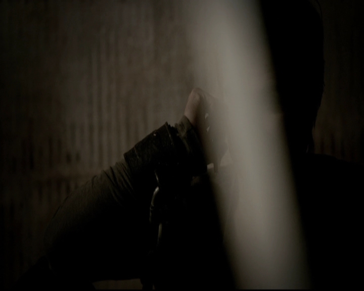 VampireDiariesWorld-dot-org_5x16WhileYouWereSleeping0357.jpg