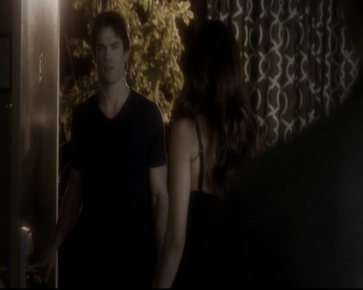VampireDiariesWorld-dot-org_5x16WhileYouWereSleeping1005.jpg