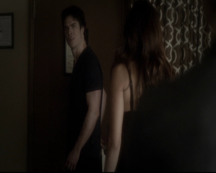 VampireDiariesWorld-dot-org_5x16WhileYouWereSleeping1007.jpg