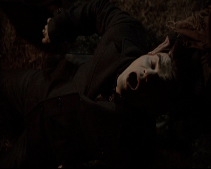 VampireDiariesWorld-dot-org_5x16WhileYouWereSleeping1802.jpg