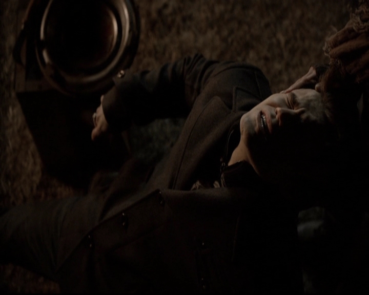 VampireDiariesWorld-dot-org_5x16WhileYouWereSleeping1803.jpg