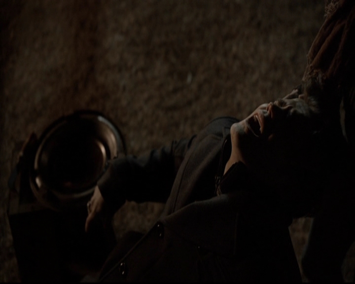 VampireDiariesWorld-dot-org_5x16WhileYouWereSleeping1804.jpg