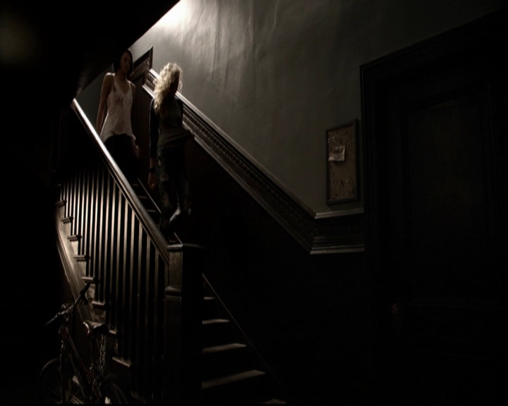 VampireDiariesWorld-dot-org_5x16WhileYouWereSleeping2128.jpg
