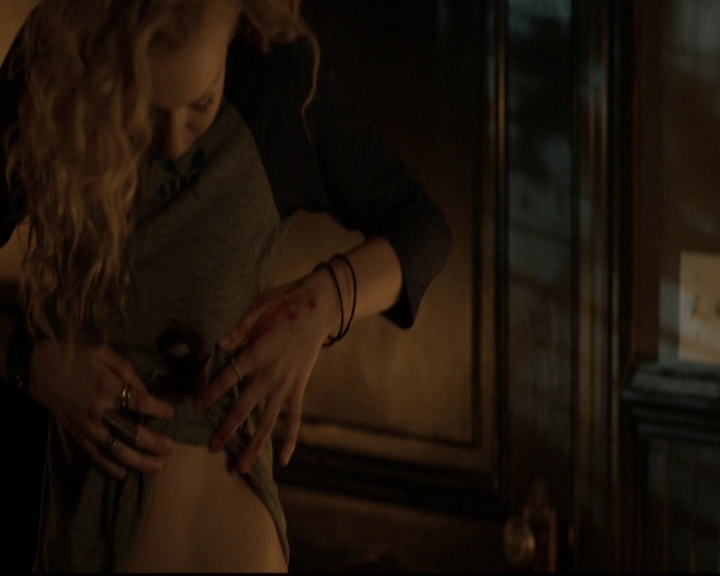 VampireDiariesWorld-dot-org_5x16WhileYouWereSleeping2159.jpg