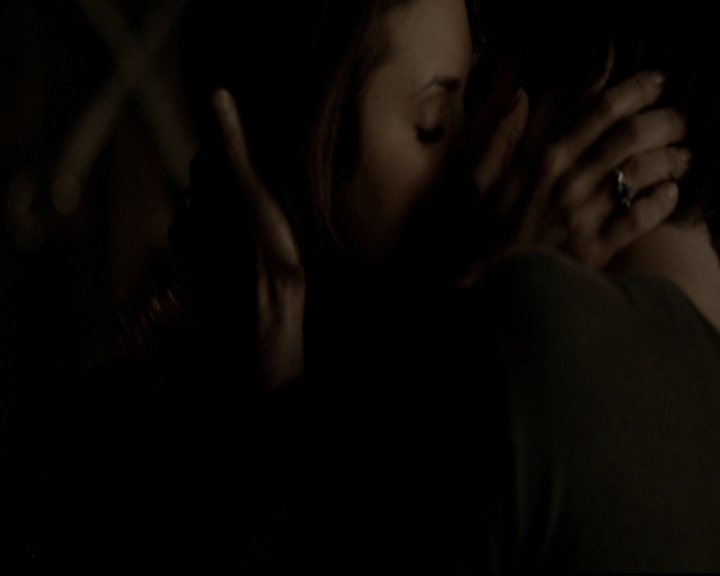 VampireDiariesWorld-dot-org_5x16WhileYouWereSleeping2295.jpg