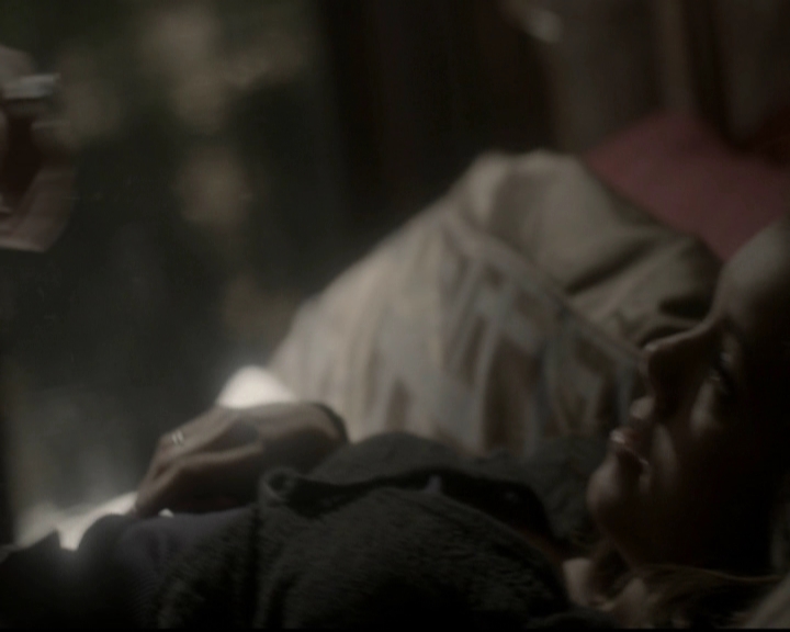 VampireDiariesWorld-dot-org_5x16WhileYouWereSleeping2305.jpg