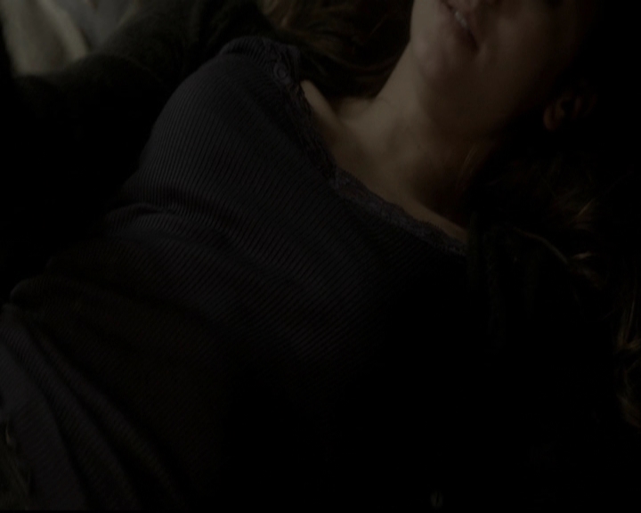 VampireDiariesWorld-dot-org_5x16WhileYouWereSleeping2307.jpg