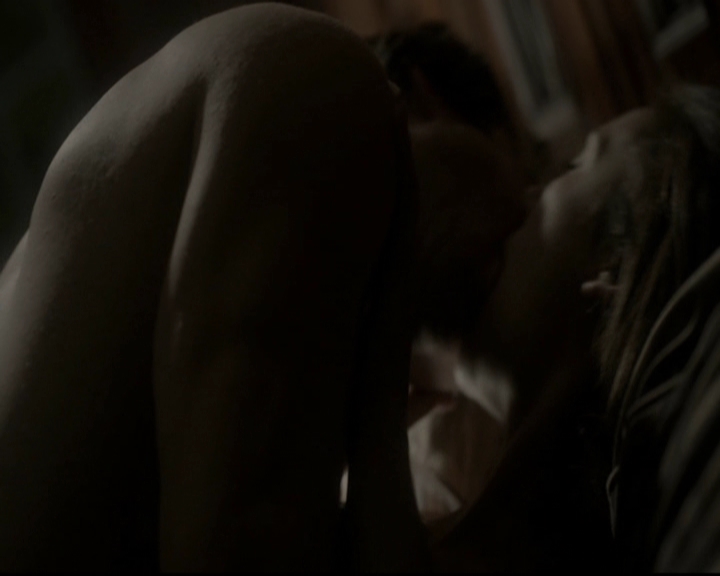 VampireDiariesWorld-dot-org_5x16WhileYouWereSleeping2315.jpg