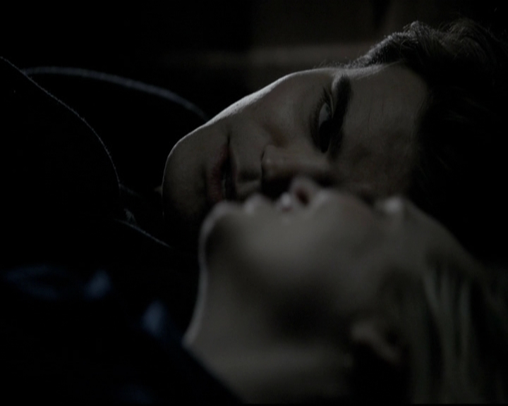 VampireDiariesWorld-dot-org_5x17RescueMe1981.jpg
