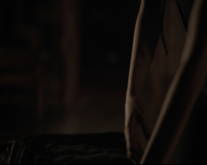 VampireDiariesWorld-dot-org_5x17RescueMe2050.jpg