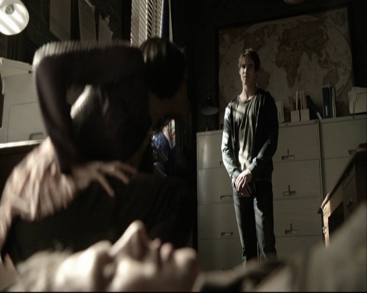 VampireDiariesWorld-dot-org_5x18ResidentEvil-deletedscenes0025.jpg