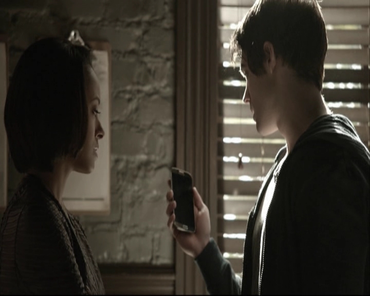 VampireDiariesWorld-dot-org_5x18ResidentEvil-deletedscenes0041.jpg