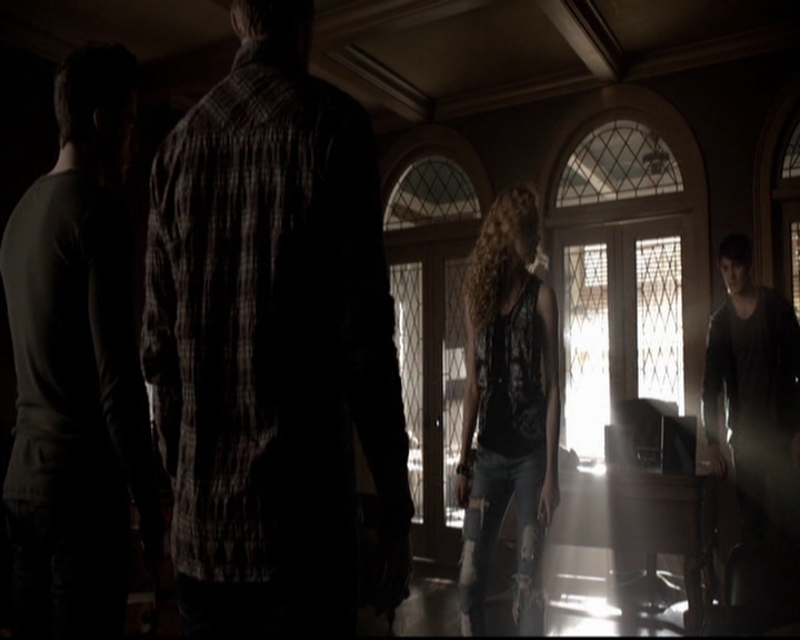 VampireDiariesWorld-dot-org_5x18ResidentEvil0424.jpg