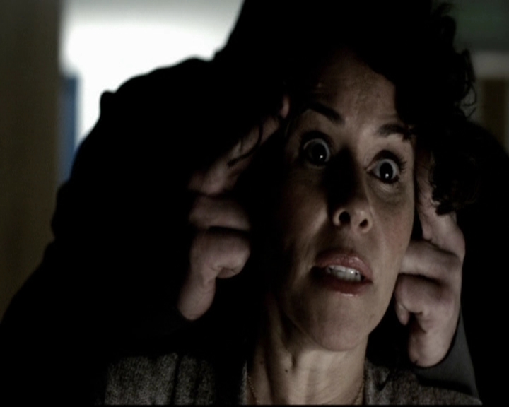VampireDiariesWorld-dot-org_5x18ResidentEvil0523.jpg