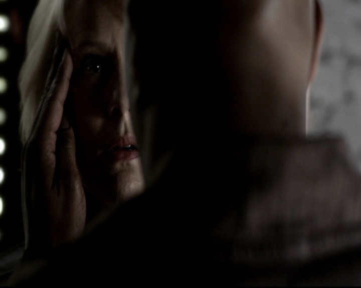 VampireDiariesWorld-dot-org_5x18ResidentEvil0524.jpg