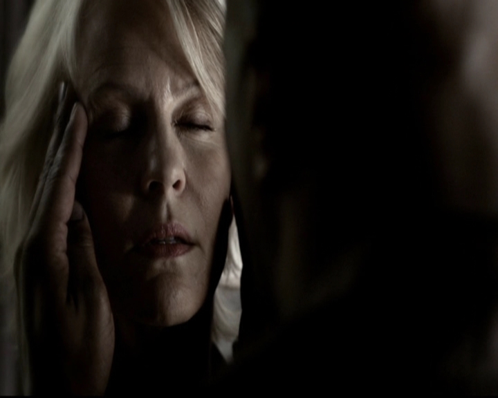 VampireDiariesWorld-dot-org_5x18ResidentEvil0528.jpg