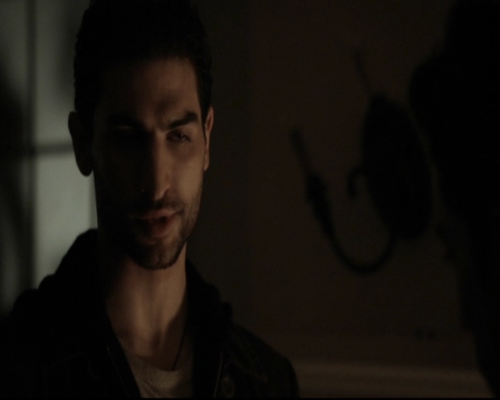 VampireDiariesWorld-dot-org_5x18ResidentEvil2290.jpg