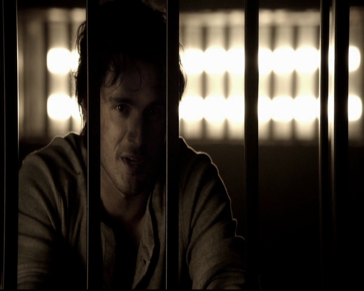 VampireDiariesWorld-dot-org_5x19ManOnFire0026.jpg