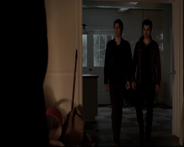 VampireDiariesWorld-dot-org_5x19ManOnFire0044.jpg