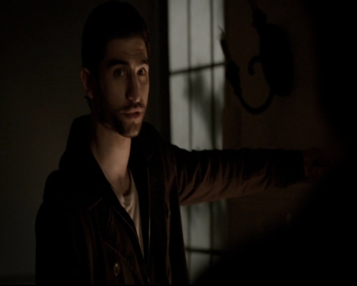 VampireDiariesWorld-dot-org_5x19ManOnFire0046.jpg