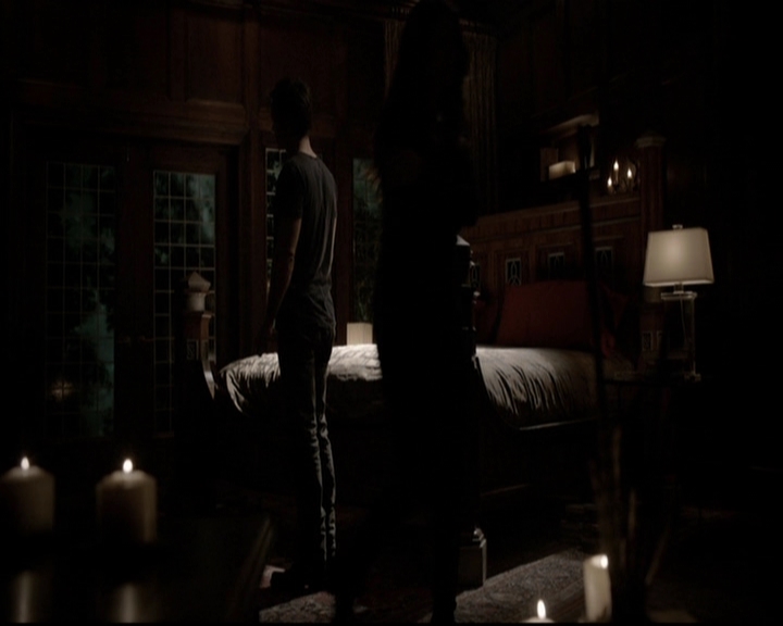 VampireDiariesWorld-dot-org_5x19ManOnFire0062.jpg