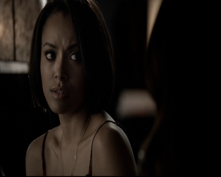 VampireDiariesWorld-dot-org_5x19ManOnFire0156.jpg