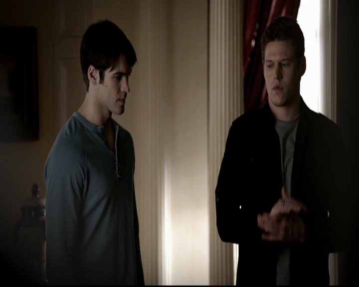 VampireDiariesWorld-dot-org_5x19ManOnFire0201.jpg