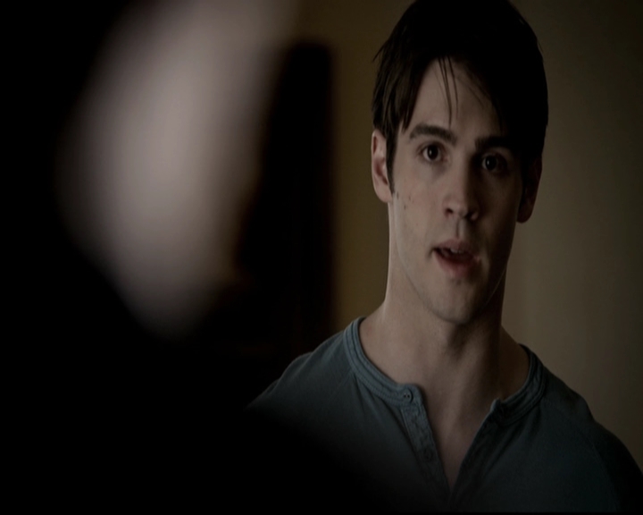 VampireDiariesWorld-dot-org_5x19ManOnFire0225.jpg