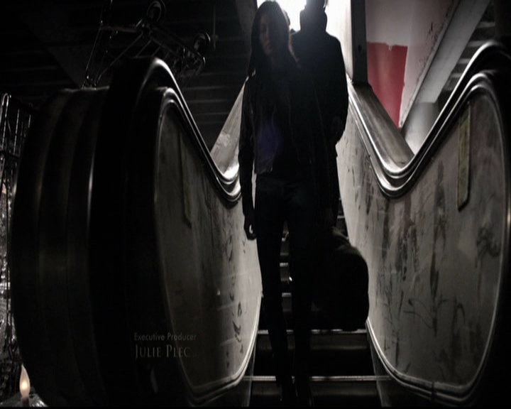 VampireDiariesWorld-dot-org_5x19ManOnFire0229.jpg VampireDiariesWorld-dot-org_5x19ManOnFire0229.jpg