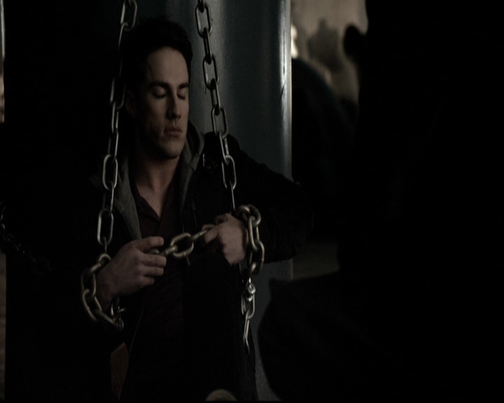 VampireDiariesWorld-dot-org_5x19ManOnFire0243.jpg