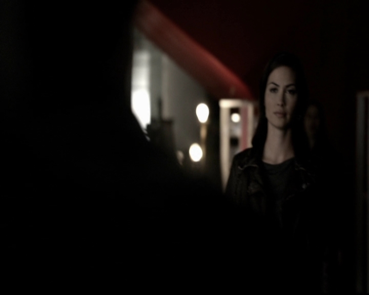 VampireDiariesWorld-dot-org_5x19ManOnFire0303.jpg